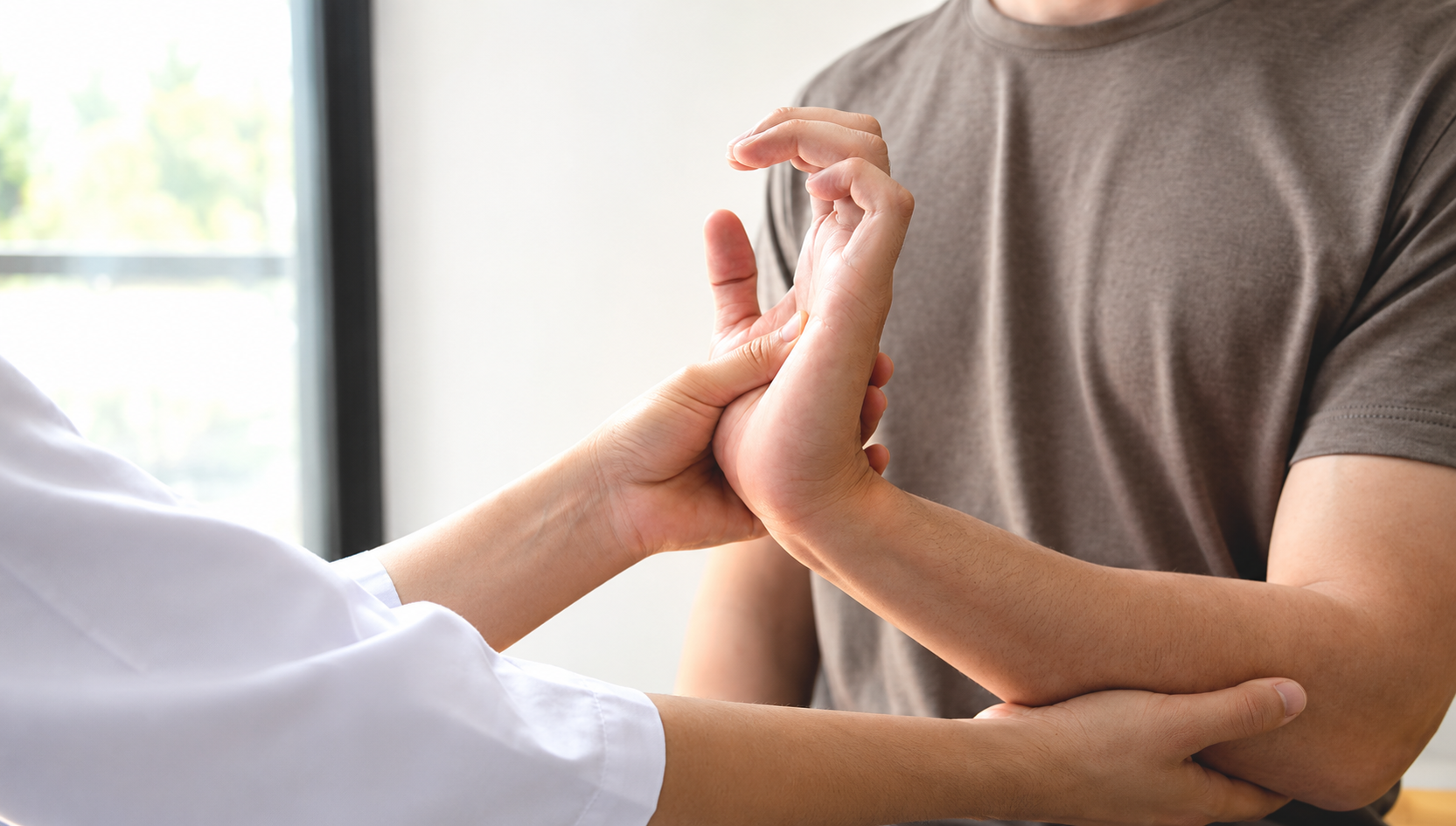 Wrist Drop Treatment Causes, Surgery Options & Recovery Time | Dr Anubhav Gupta